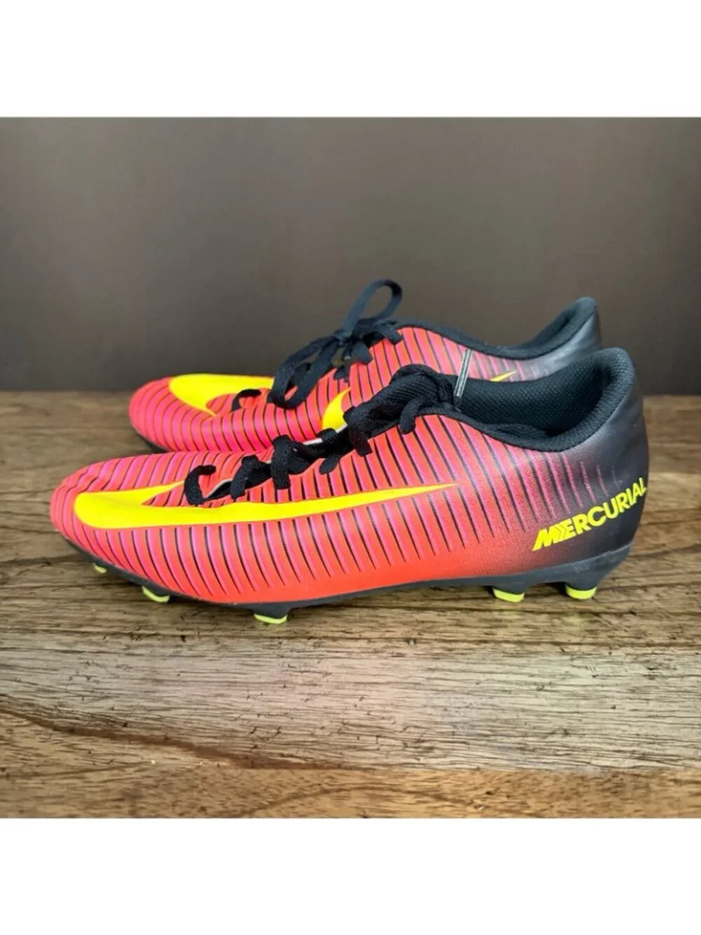 Nike Jr. Mercurial Vapor XI FG Soccer Cleat (4Y) Total Crimson, Black